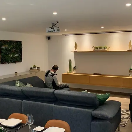 Luxury 2 Bedr Max 6 P App + Garden + Wifi *